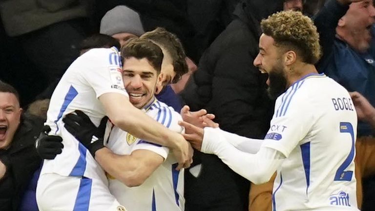 Leeds United's Manor Solomon (centre) celebrates scoring his sides first goal